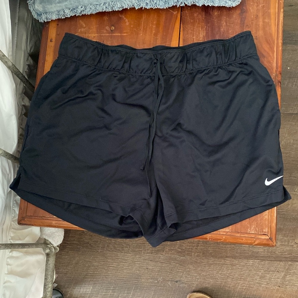 Nike Black Athletic Shorts Moisture-Wicking Lightweight Design